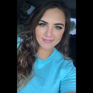 Meet your Posher, Cayla